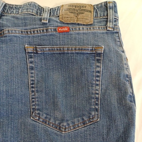 Wrangler Regular Fit Men's Size 38x29 Straight Leg Medium Wash Denim Blue Jeans - Picture 5 of 10